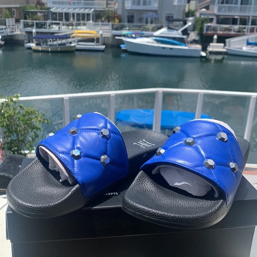 Rockstud Slides - Picture 1 of 7